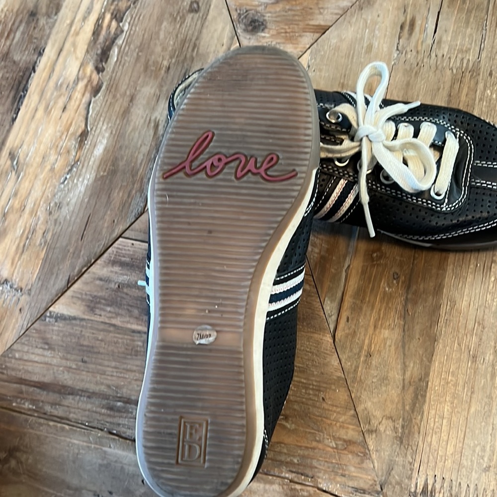 Ellen Degenerous Escondido sneakers. 7 - Picture 5 of 6